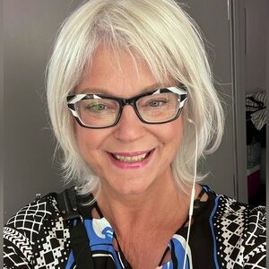 I ❤️antiques and the hunt to find those old pieces of the past rich in history